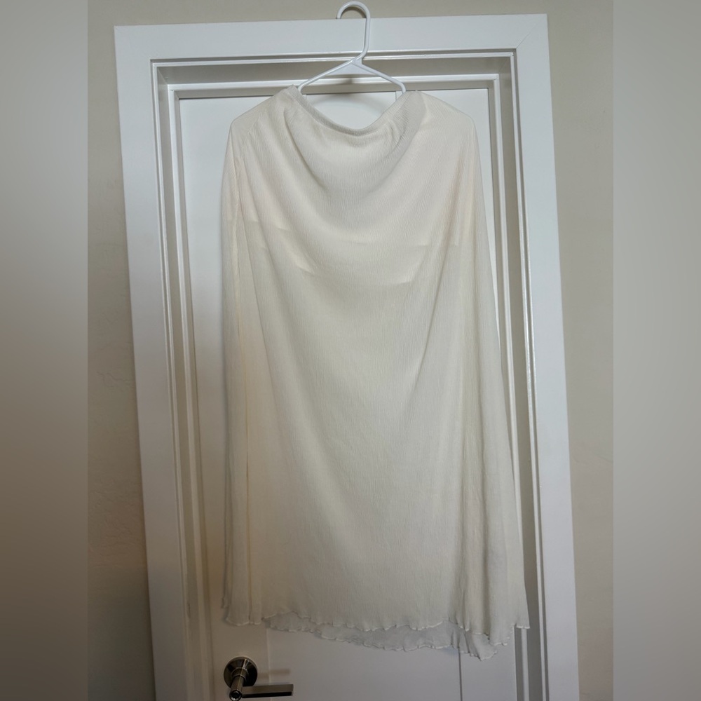 H&M Soft White skirt with slip attached